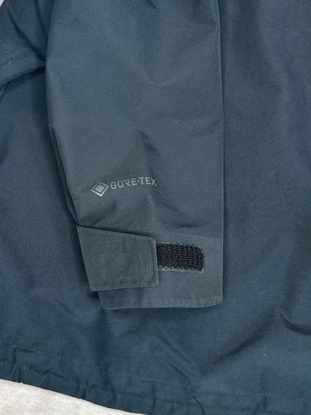 Marmot Men's Black Waterproof Jacket - Picture 9 of 13